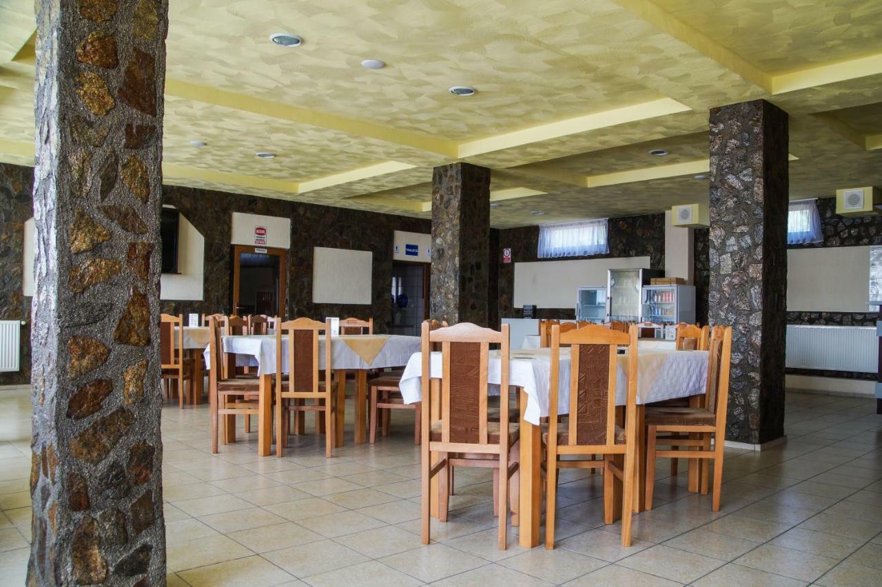 Pensiunea Nicol Hotel Valea Iasului ภายนอก รูปภาพ